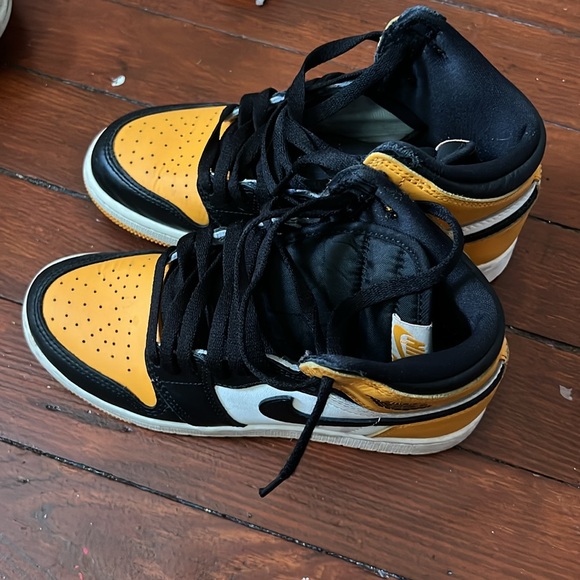 Jordan 1s - Picture 3 of 3